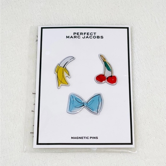 PERFECT MARC JACOBS Magnetic Pins Set - Picture 2 of 6